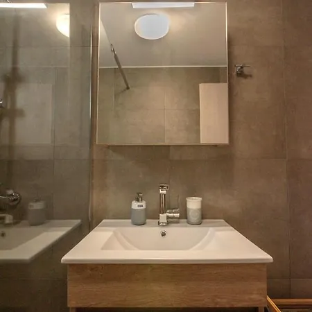 Apartment Romanza Kavros